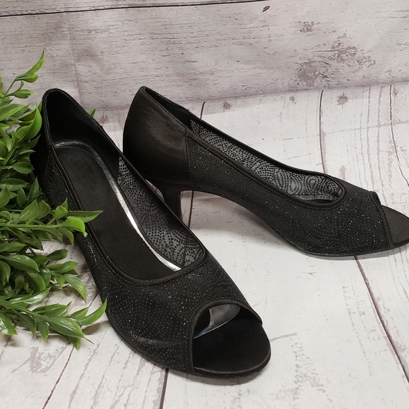 Mootsie Tootsies Heels - Picture 1 of 6